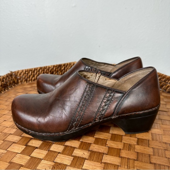 Dansko Sienna Brown embroidered leather clogs slip on neutral lagenlook casual - Picture 4 of 11